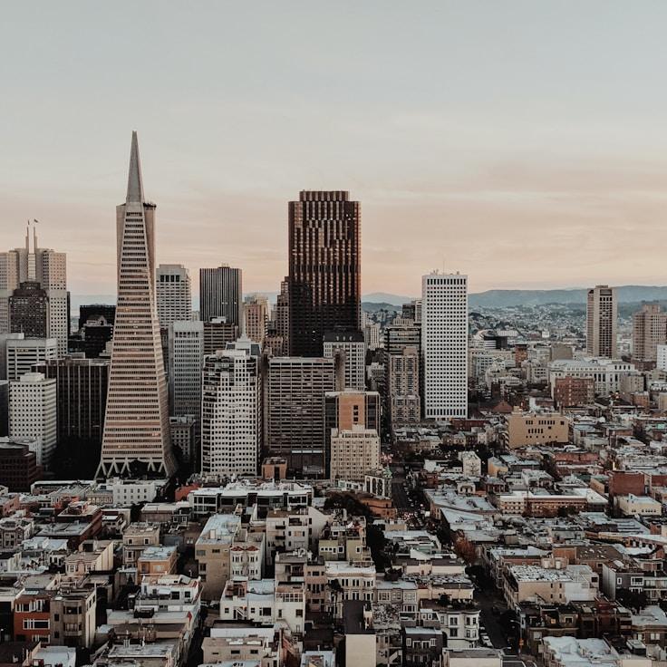 Parents evaluating schools in Portugal